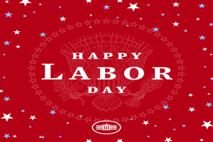 Plakat mit "Happy Labor Day" in fetter weißer Schrift auf einem hellroten Hintergrund, umgeben von vielseitigfarbigen Sternen verschiedener Größen.
