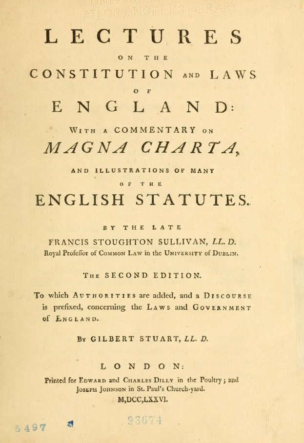 Altes Buch mit dem Titel "Vorträge über die Verfassung und Gesetze Englands mit einem Kommentar zur Magna Charta und Illustrationen vieler englischer Gesetze" geöffnet auf einer Seite mit schwarzer Tinte