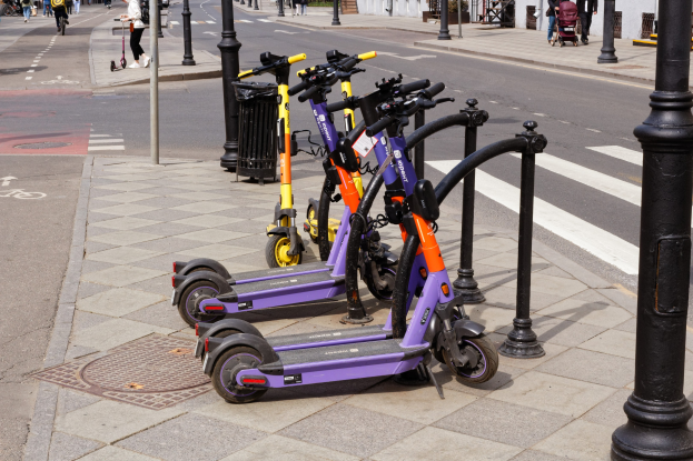 Kontrollen: Schaulustige in Bad Kreuznach zeigen Solidarität mit E-Scooter-Fahrer
