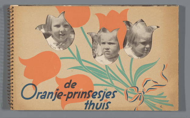 Ein Buch mit einem Cover, das drei strahlende Kinder verschiedenen Alters und Geschlechts zeigt, das auf einer flachen Oberfläche liegt und Text erkennen lässt.