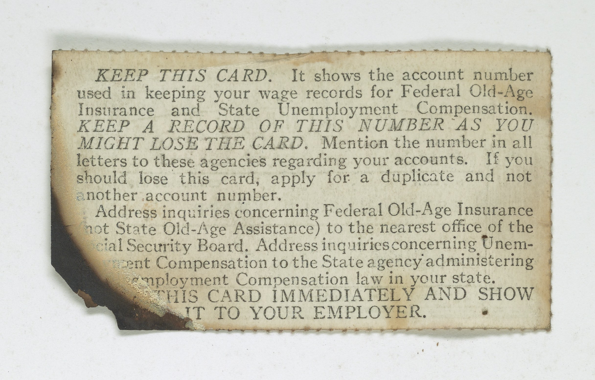 Ein Blatt Papier mit Text, auf dem steht, die Karte zu behalten, da sie die Kontonummer zeigt, die für die Bundesrentenversicherung und die Arbeitslosenversicherung verwendet wird.
