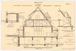 Schwarzes und weißes Architekturzeichnung eines Hauses mit zahlreichen Fenstern und einem Dach, beschriftet als erstes Haus in Deutschland, begleitet von detaillierten Bauplänen und Text.