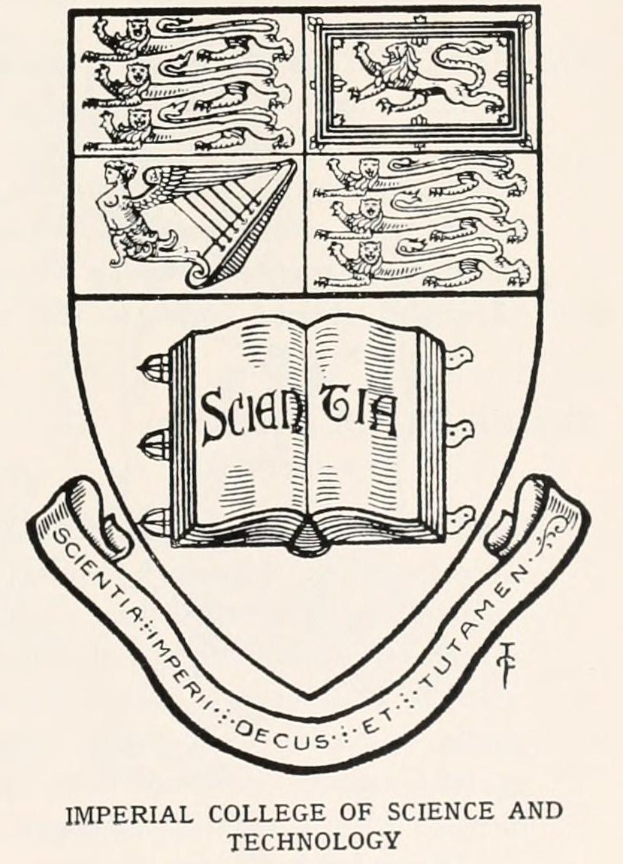 Logo der Imperial College London mit einem aufgeschlagenen Buch, auf dessen einer Seite das Universitätswappen und auf der anderen Seite fett gedruckter Text zu sehen ist, umgeben von einem dekorativen Rahmen.