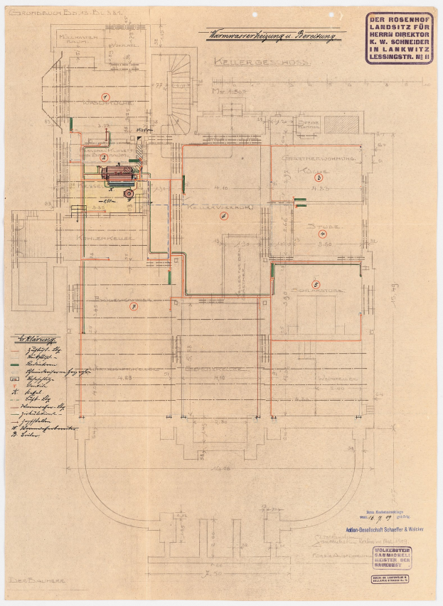 Schwarz-weißer Architekturplan des Rosenhof-Krankenhauses in Hamburg, Deutschland, der detaillierte Grundrisse mit beschrifteten Räumen, Fluren und umfangreiche Verdrahtung an der Struktur zeigt.